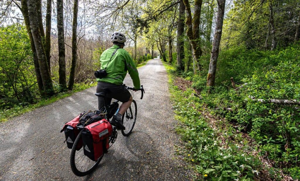 Fawn lilies along the Lochside Trail on route to Victoria