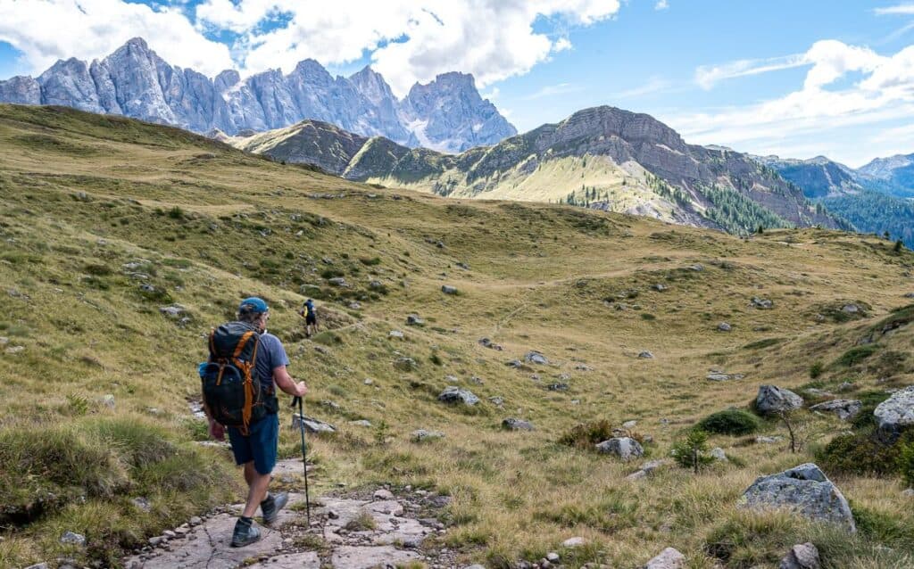 Descent towards Valles Pass