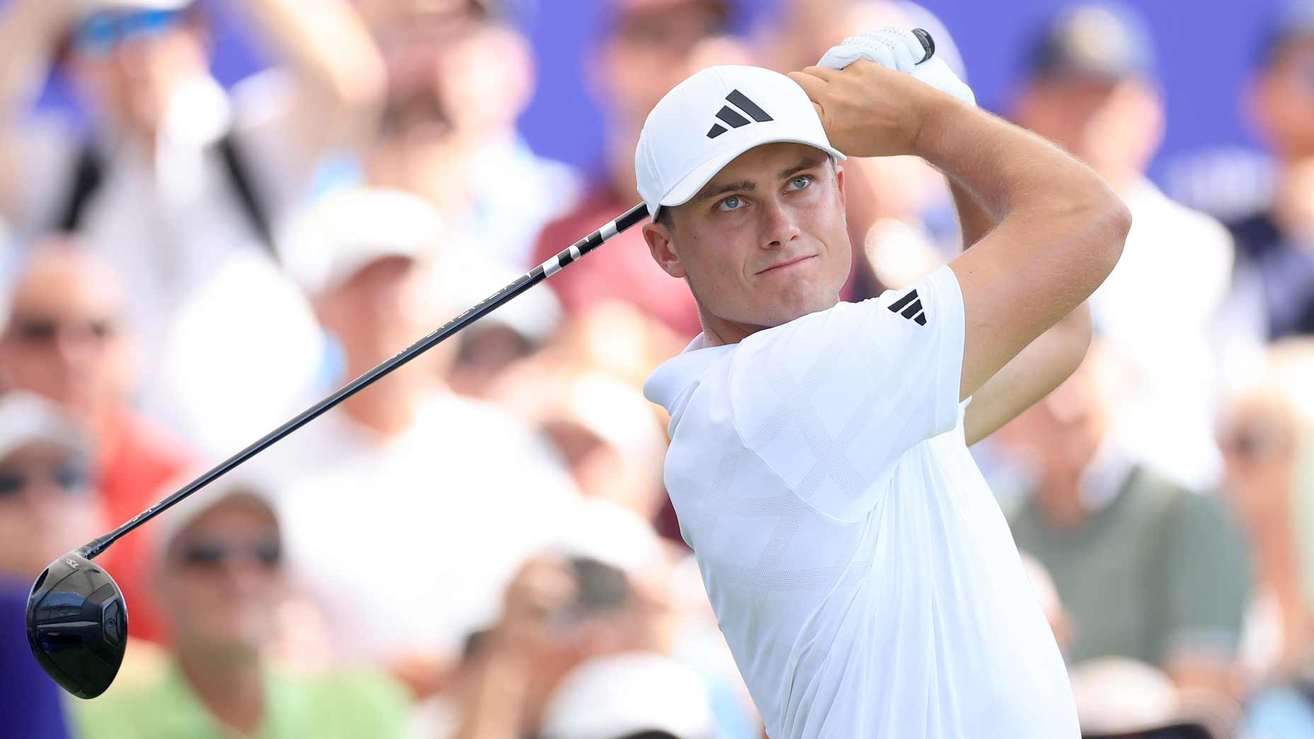 2026 American Express Friday tee times: Ludvig Aberg hits tee shot during the 2025 DP World Tour Championship.