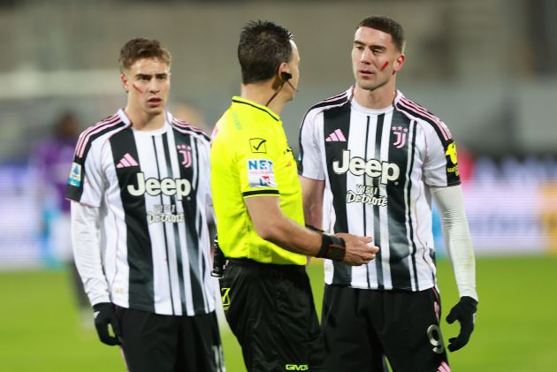Dusan Vlahovic speaking with the referee