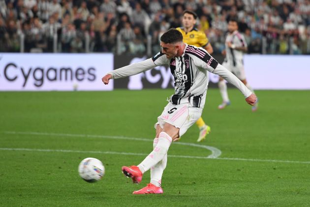 Dusan Vlahovic scoring against Udinese