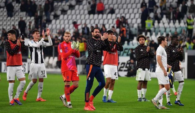 Carlo Pinsoglio saluting Juventus fans