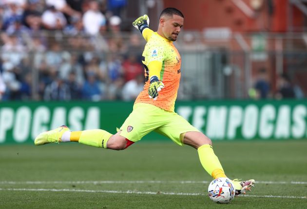 Elia Caprile in action for Cagliari