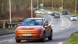 New car sales in the UK surged to their highest February level in more than two decades, highlighting continued recovery in the automotive market. However, industry figures show the transition to electric vehicles is losing momentum, with the market share of fully electric cars falling for the second consecutive month.