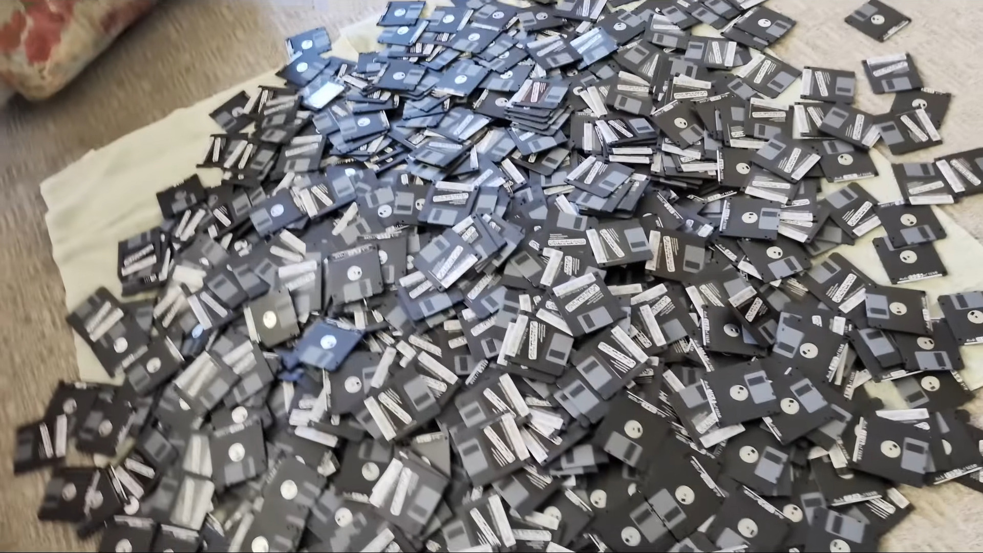 Factorio on 1,000 floppies