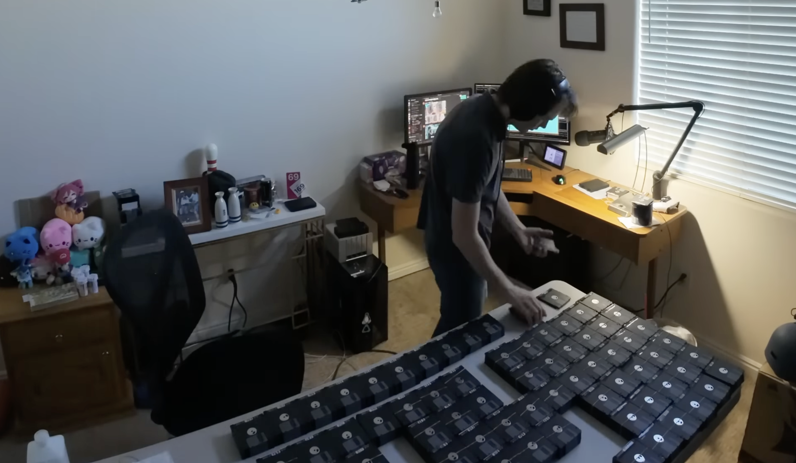 Factorio running off 1,000 floppies