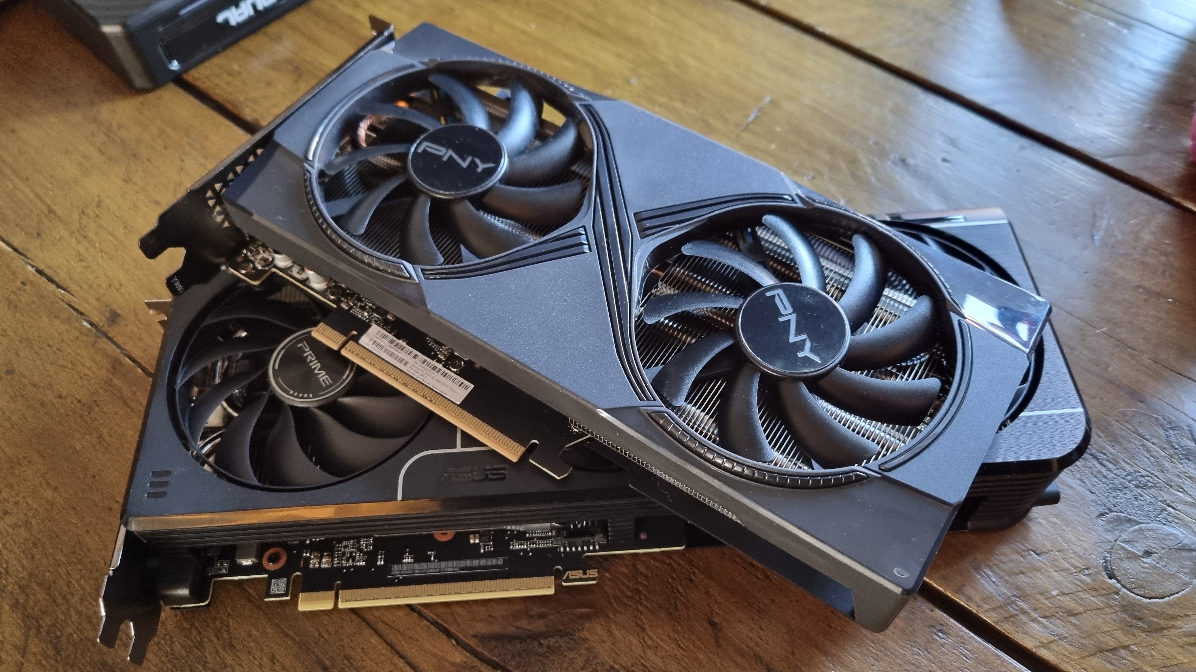 A PNY RTX 5060 Ti 8 GB on top an Asus RX 9060 XT 8 GB