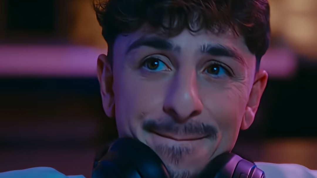 FaZe Rug grinning in the Amazon Alexa ad