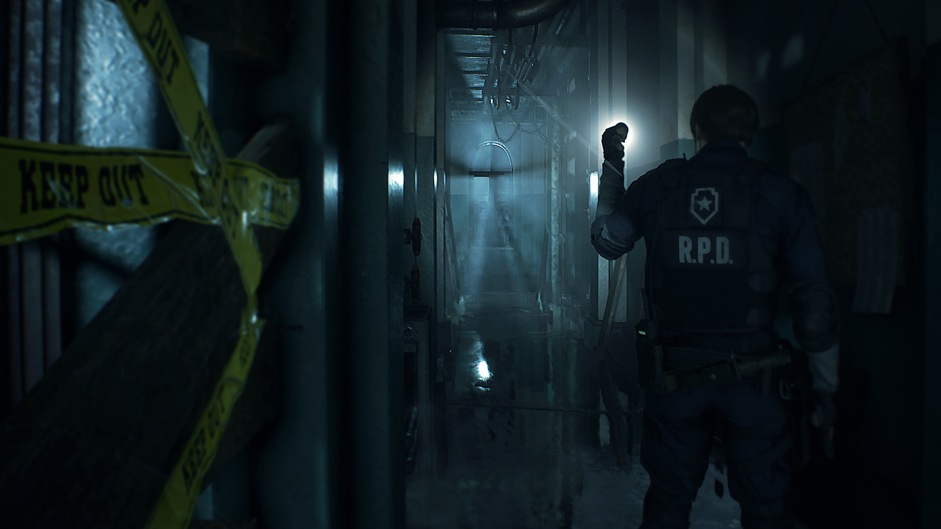 Resident Evil 2 Remake - Leon walking down an RPD corridor