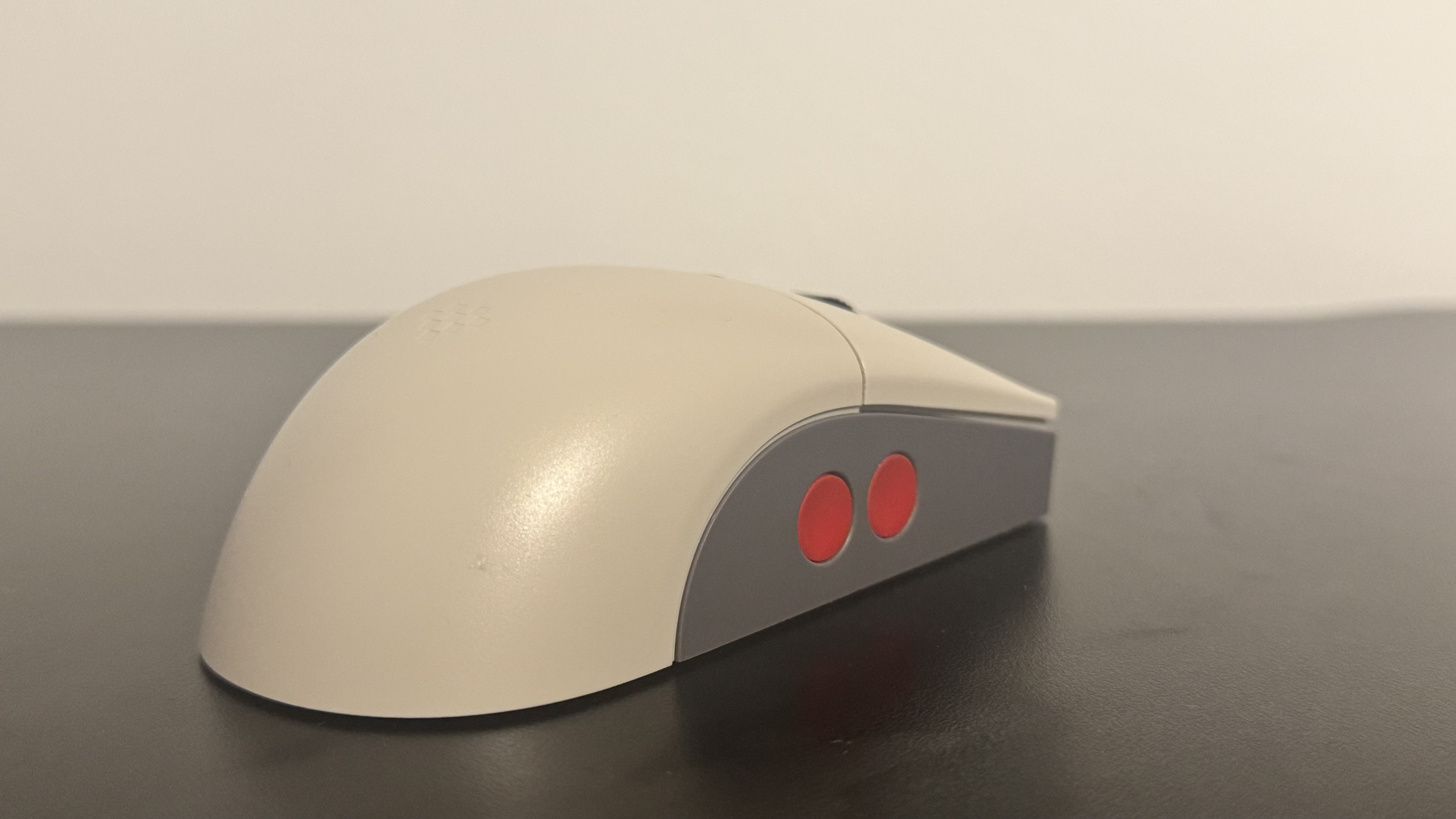 8BitDo Retro R8 gaming mouse