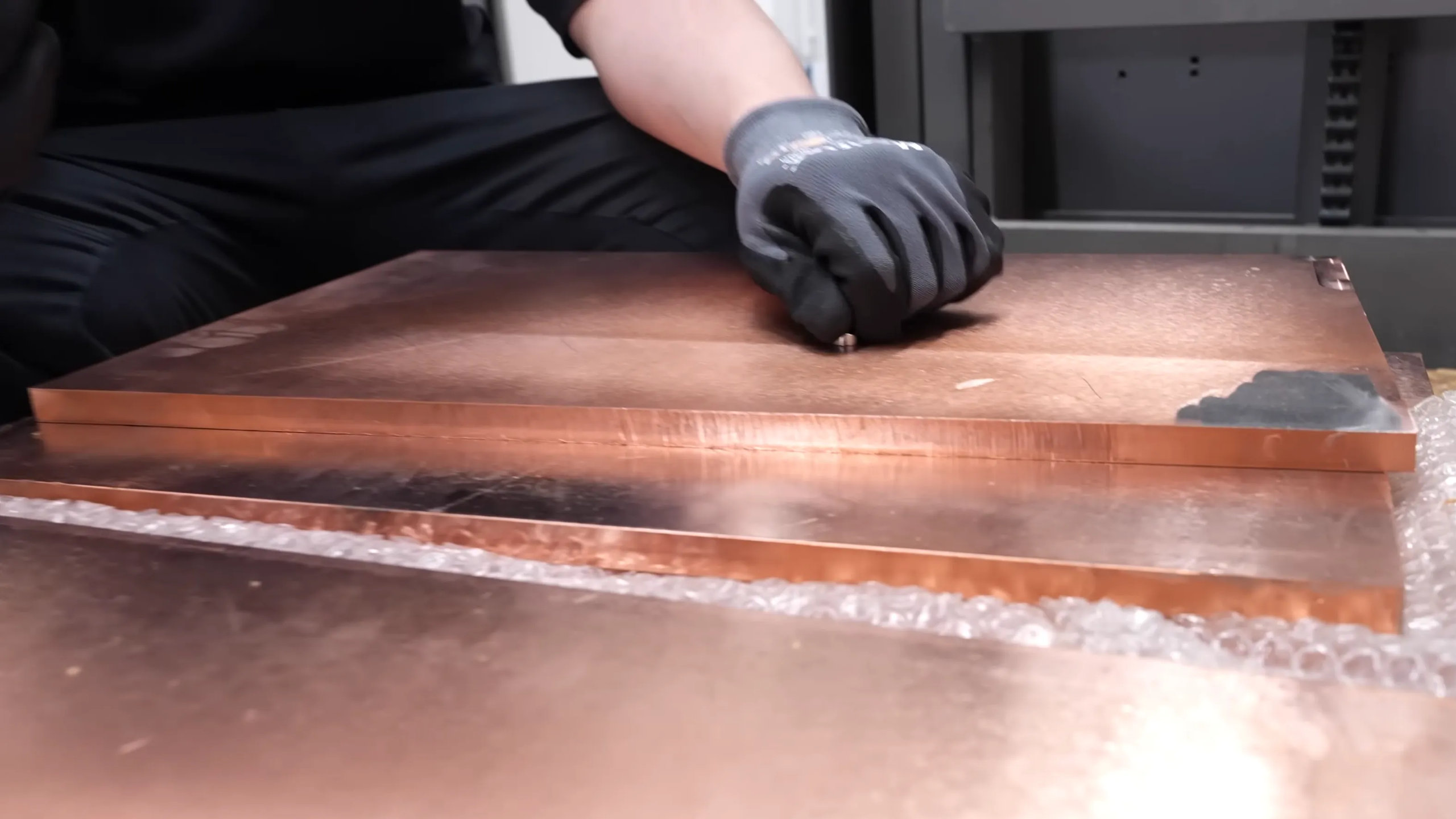 A screenshot of a Der8auer video, in which Thermal Grizzly's Roman Hartung describes how the company was scammed by copper and aluminium suppliers in China