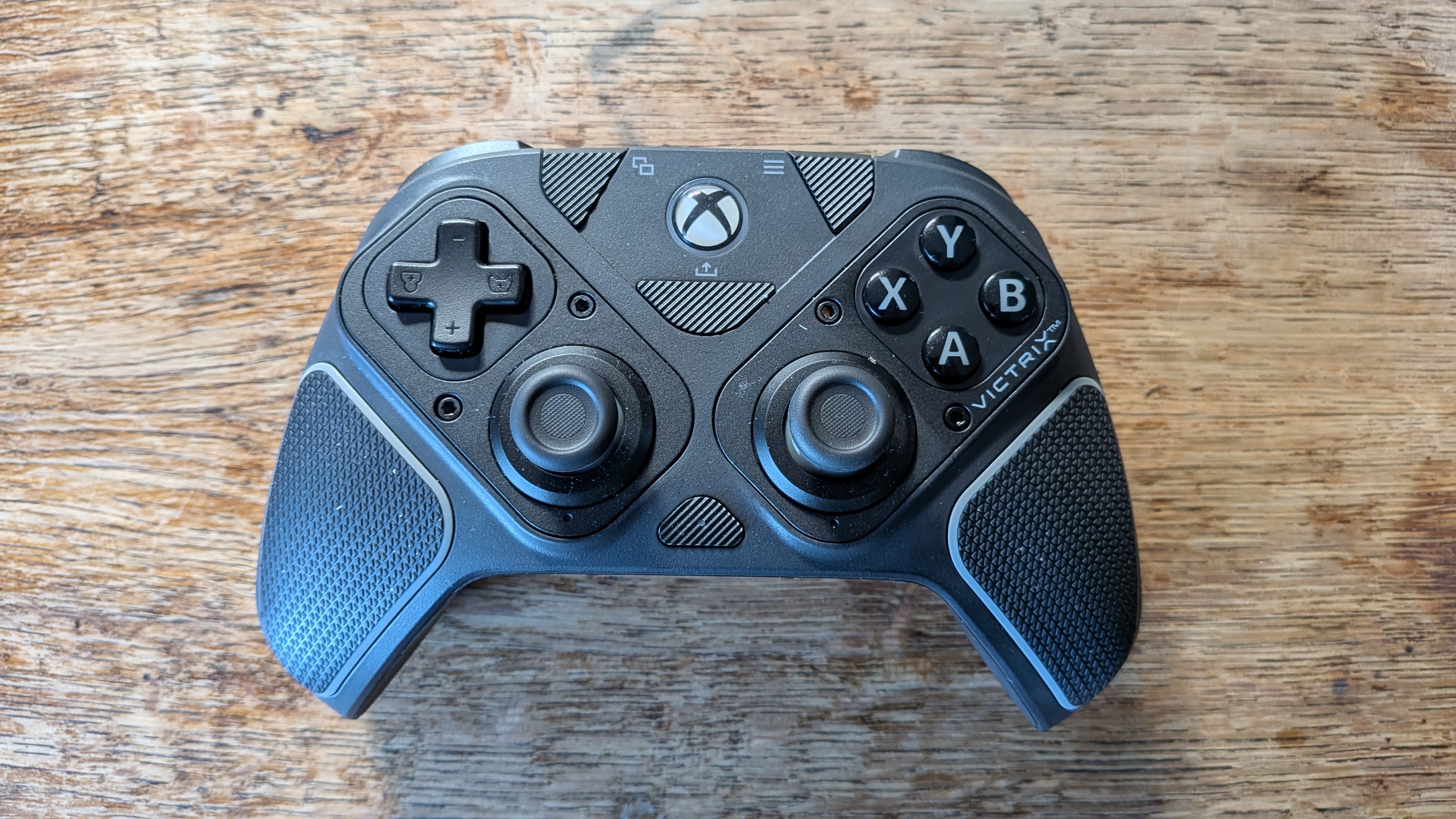 Victrix Pro BFG Reloaded on a wooden table