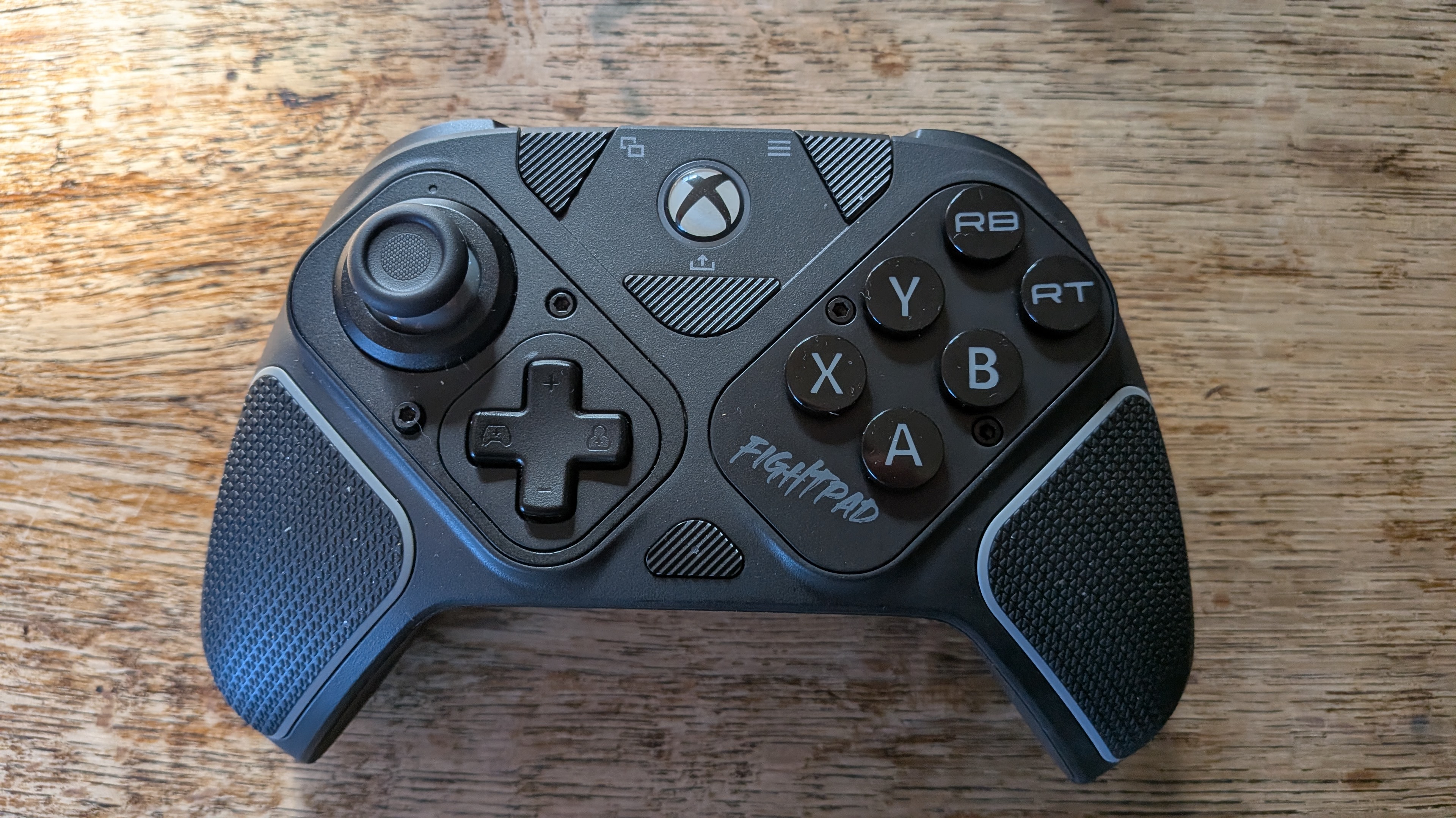 Victrix Pro BFG Reloaded on a wooden table