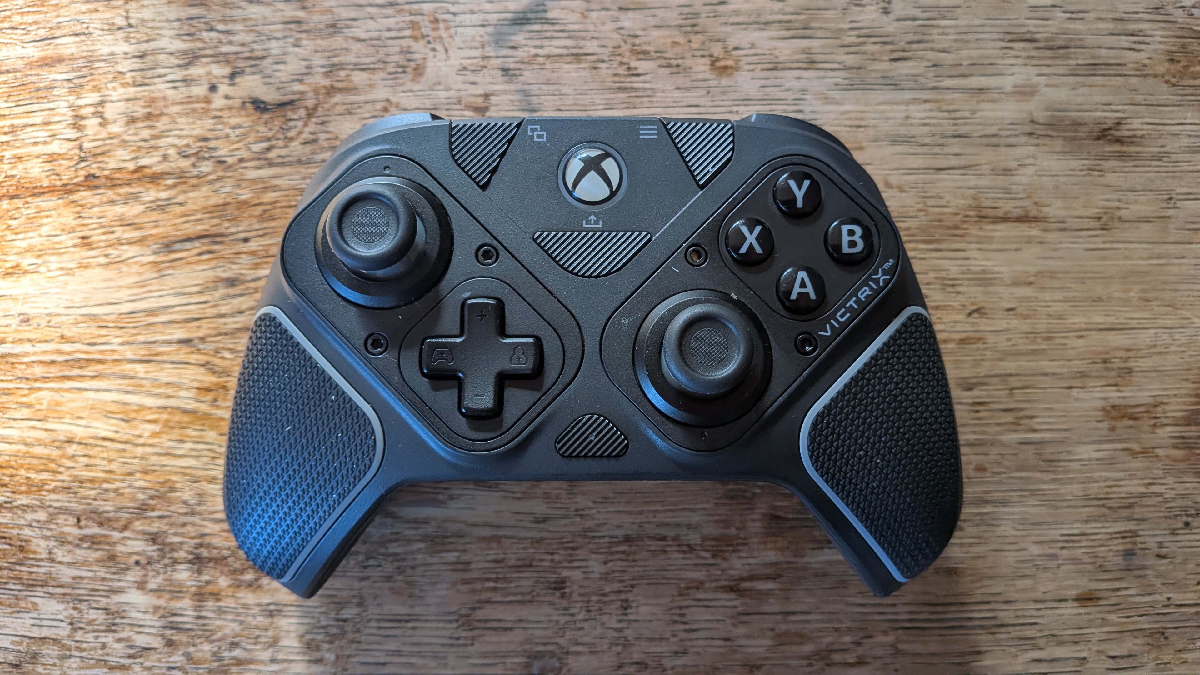 Victrix Pro BFG Reloaded on a wooden table