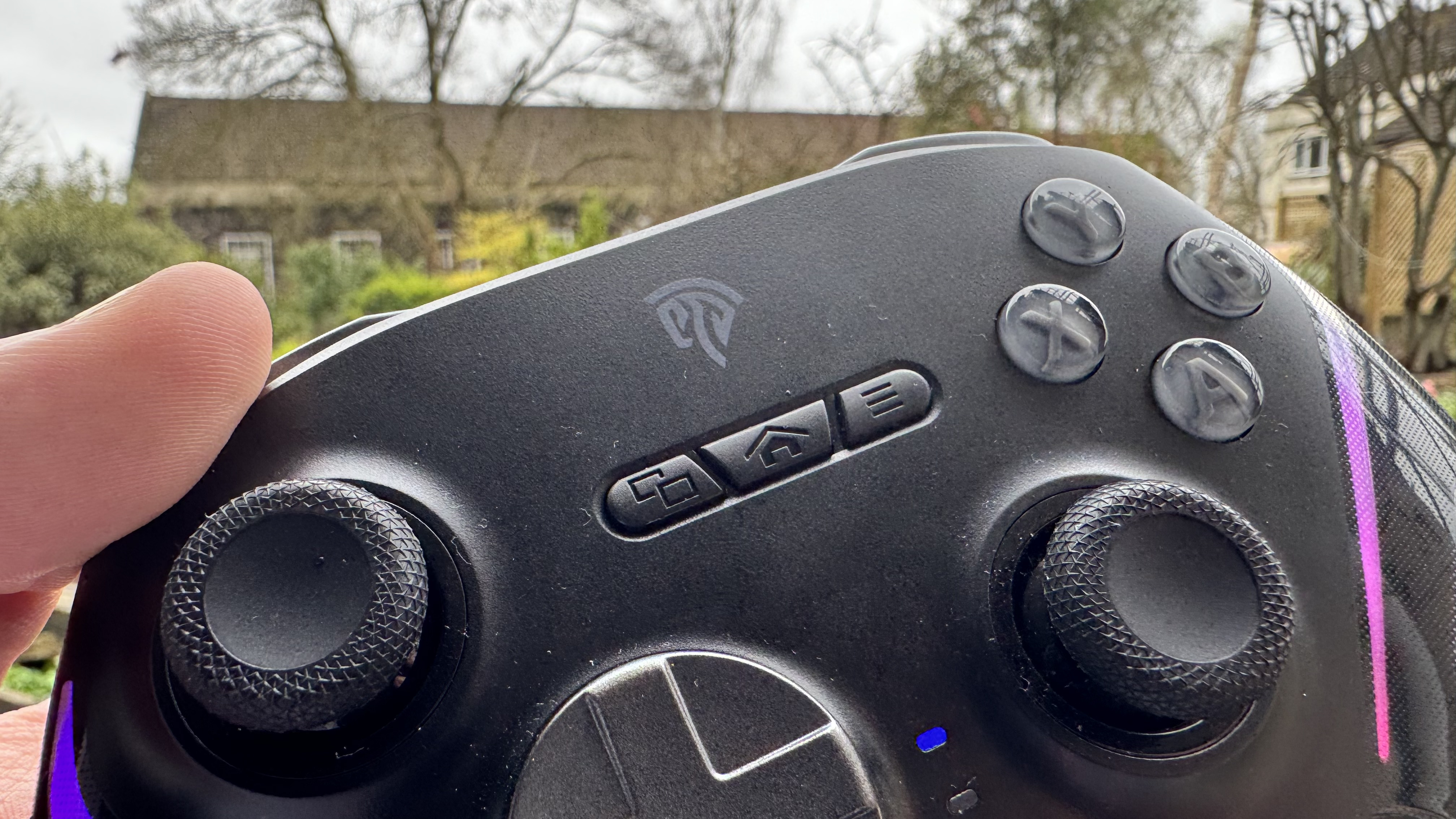 the top middle of the EasySMX D10 outside