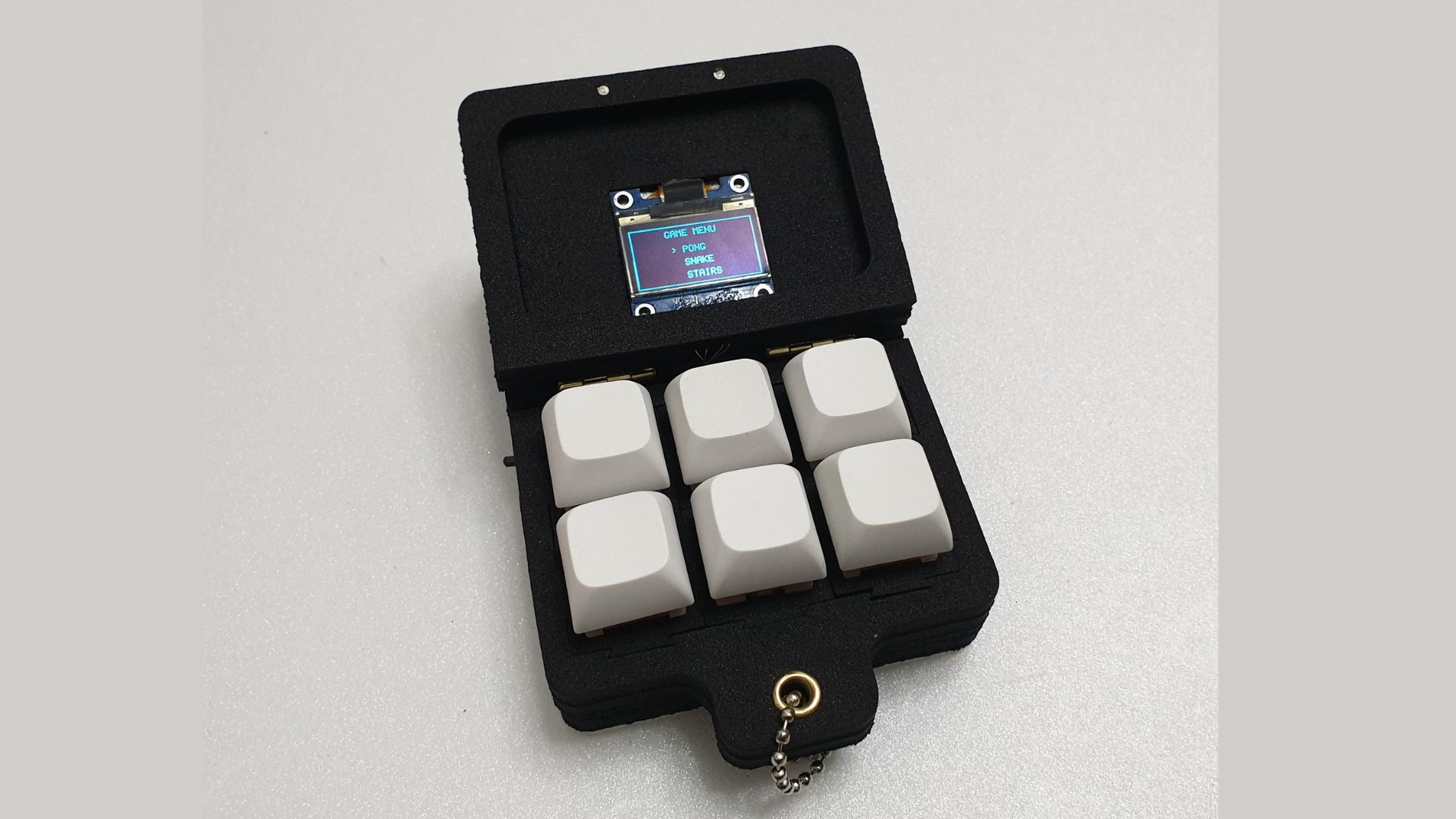 wjddnjsdnd's GameBox Clicker, a small console made from a fidget toy