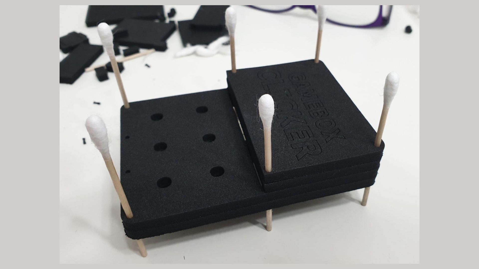 wjddnjsdnd's GameBox Clicker, a small console made from a fidget toy