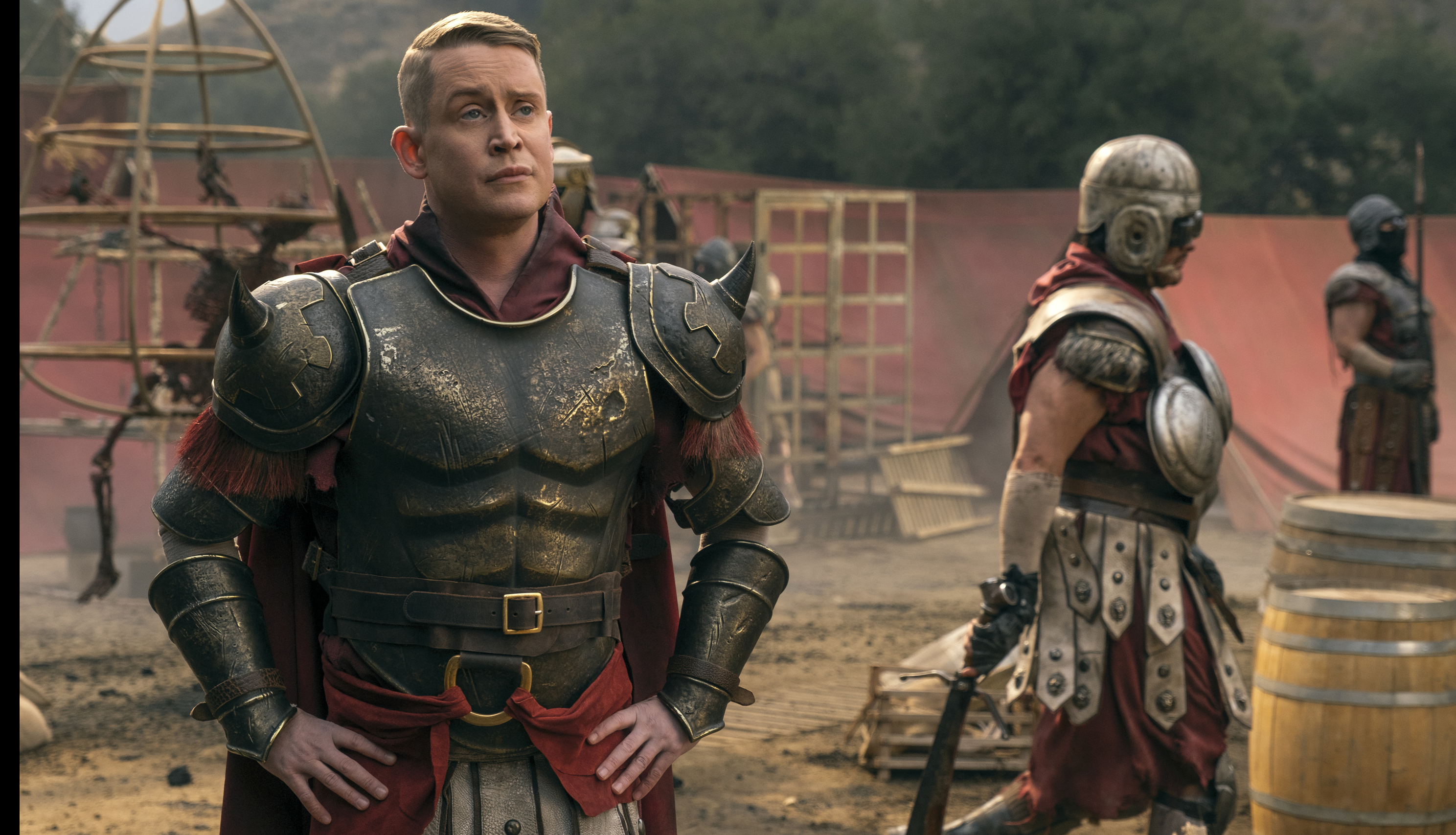 Macaulay Culkin (Larry) in FALLOUT SEASON 2 Photo Credit: Lorenzo Sisti / Prime © Amazon Content Services LLC