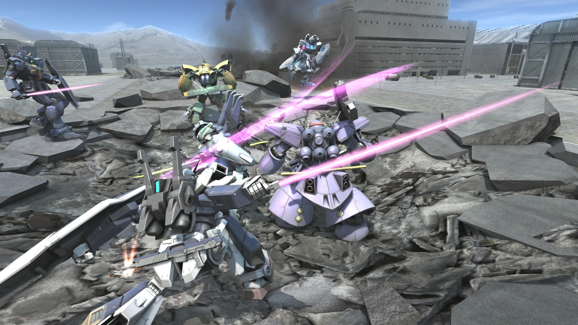 A melee of mobile suits in Gundam Battle Operation 2.