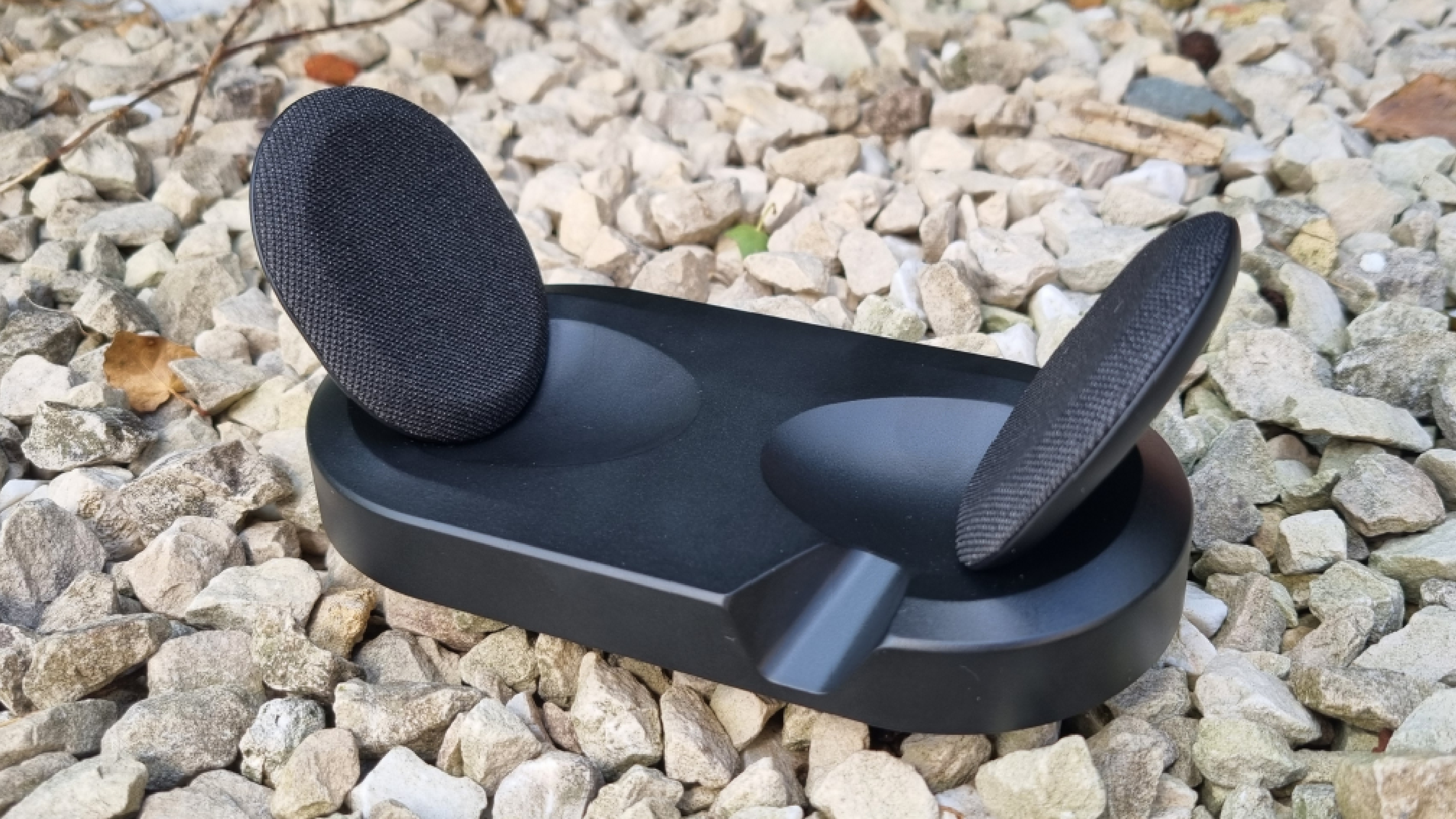 The charging stand of the Fractal Design Scape